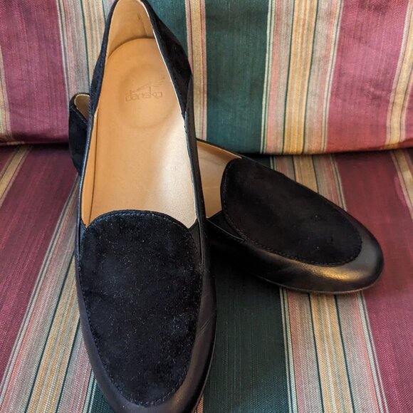 Dansko's Black Leather Women's Loafers 37 or 7/7.5 - Picture 1 of 4